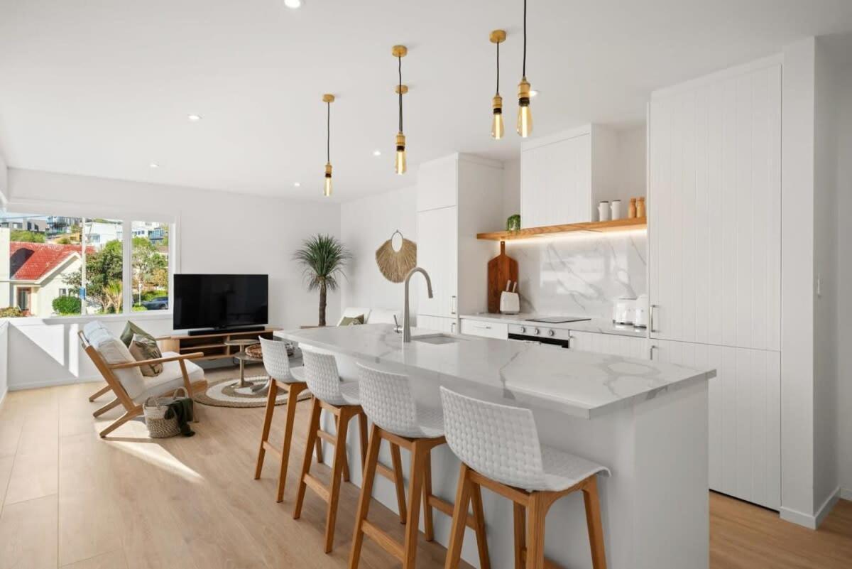 Luxury Apart, Seaviews & Balcony, Full Kitchen & Heat Pump Leilighet Auckland Eksteriør bilde